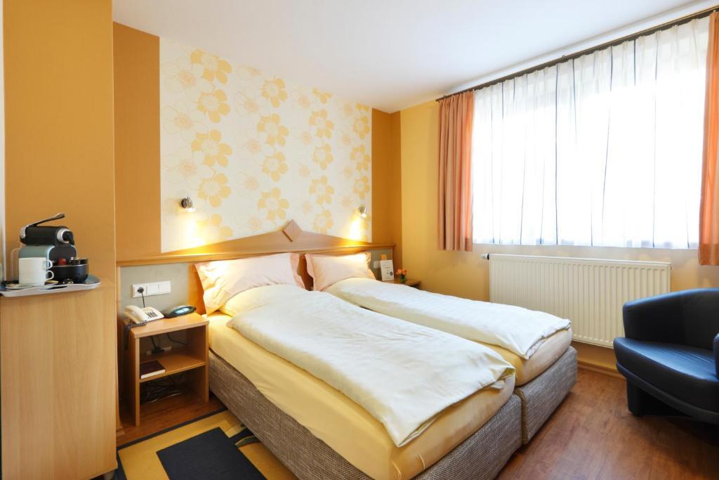 Hotel Pension Stern Бад Бухау Стая снимка