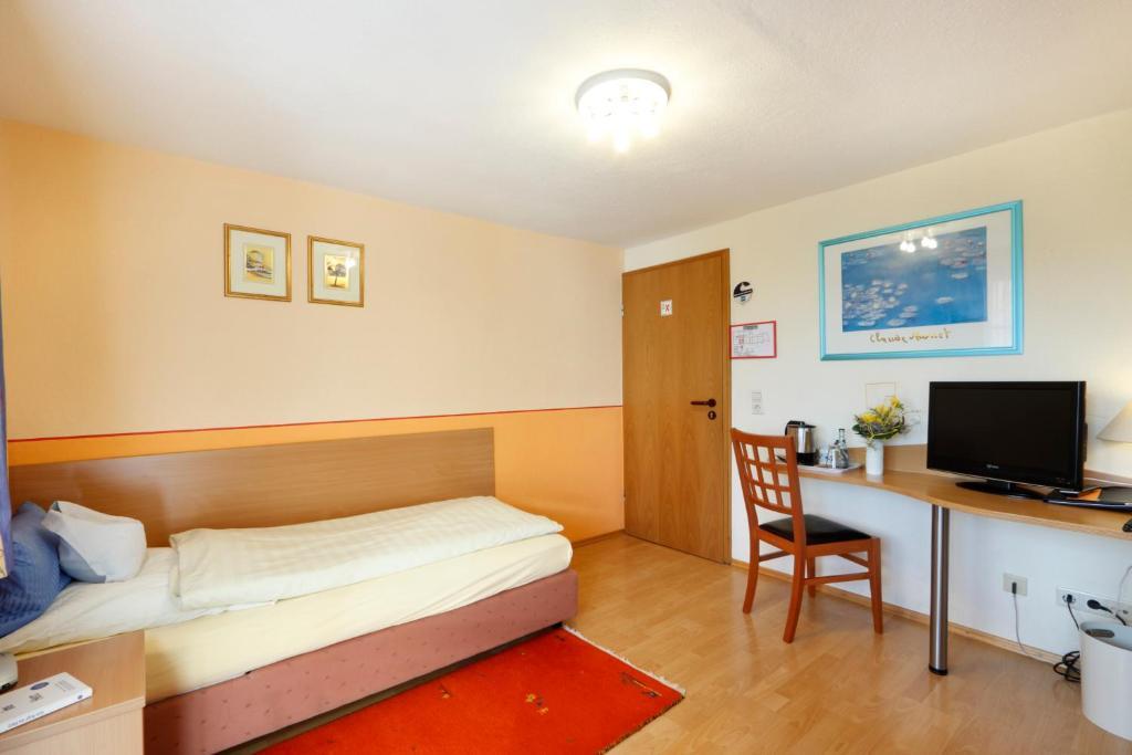 Hotel Pension Stern Бад Бухау Стая снимка