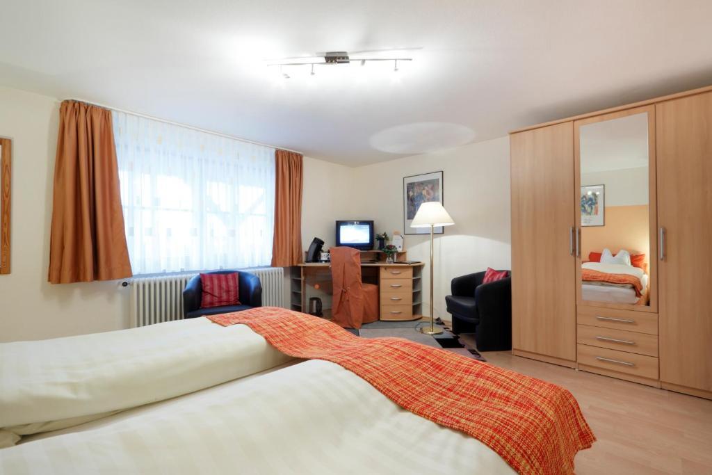 Hotel Pension Stern Бад Бухау Стая снимка