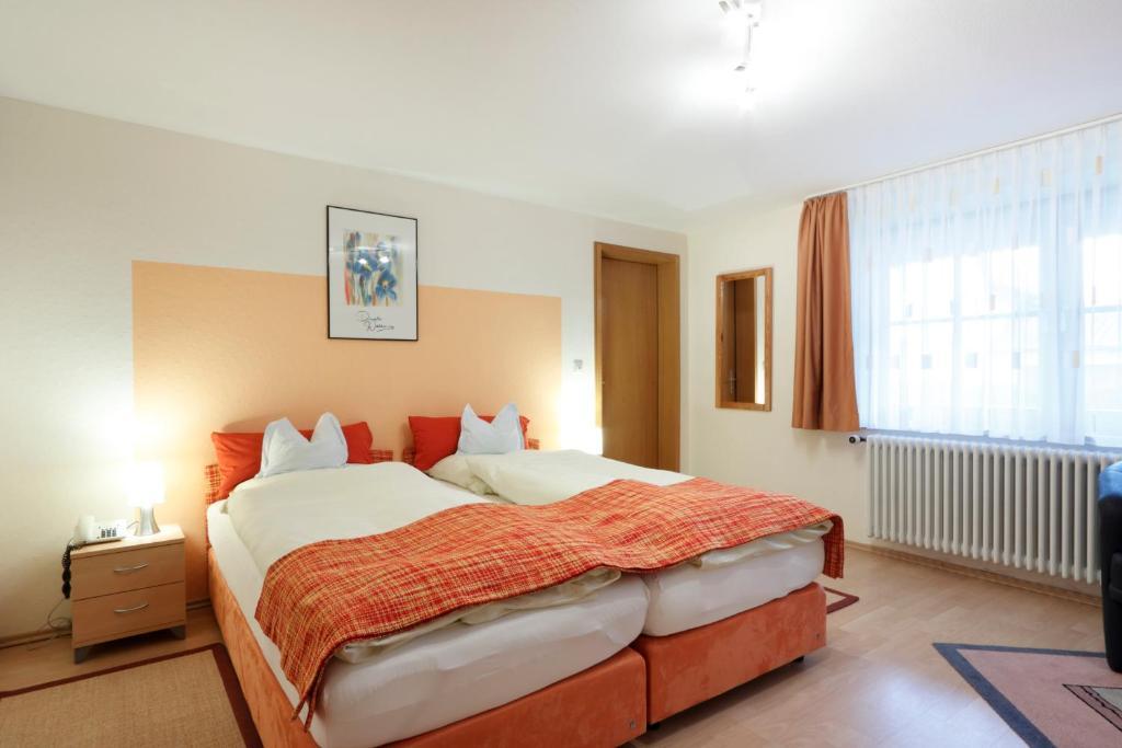 Hotel Pension Stern Бад Бухау Стая снимка
