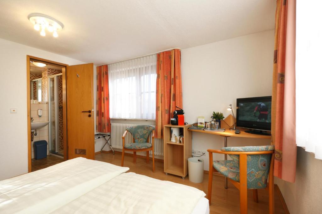 Hotel Pension Stern Бад Бухау Стая снимка