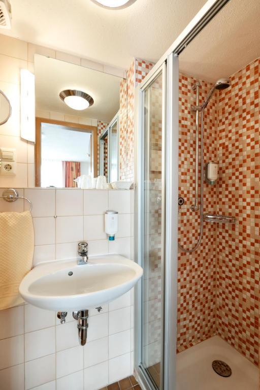 Hotel Pension Stern Бад Бухау Стая снимка