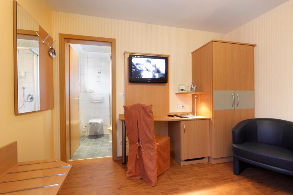 Hotel Pension Stern Бад Бухау Стая снимка