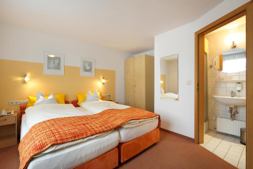 Hotel Pension Stern Бад Бухау Стая снимка