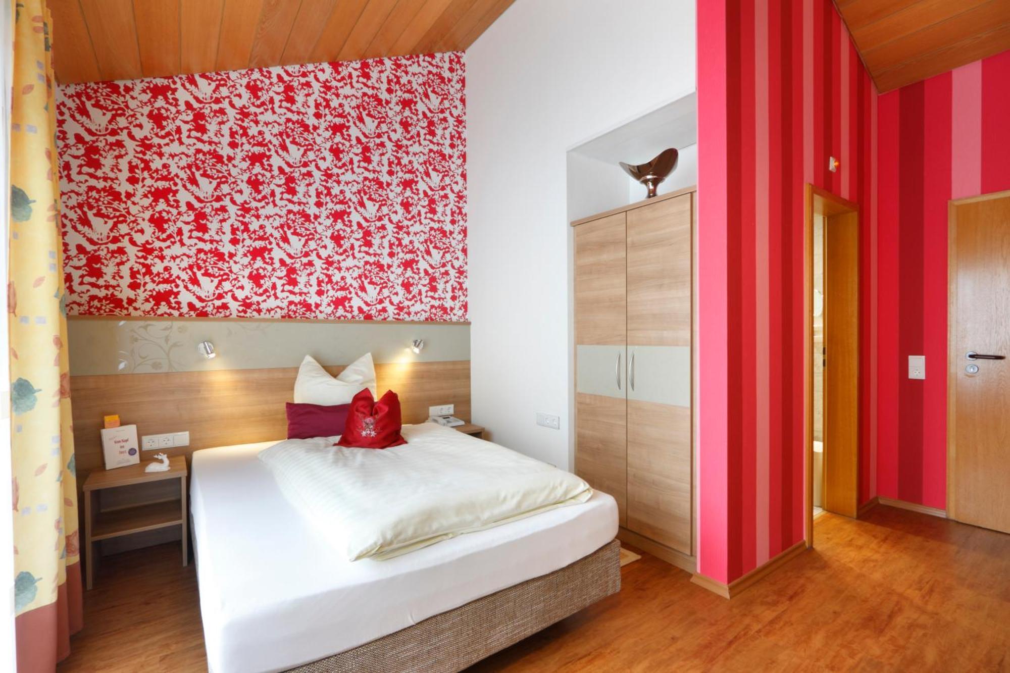 Hotel Pension Stern Бад Бухау Екстериор снимка