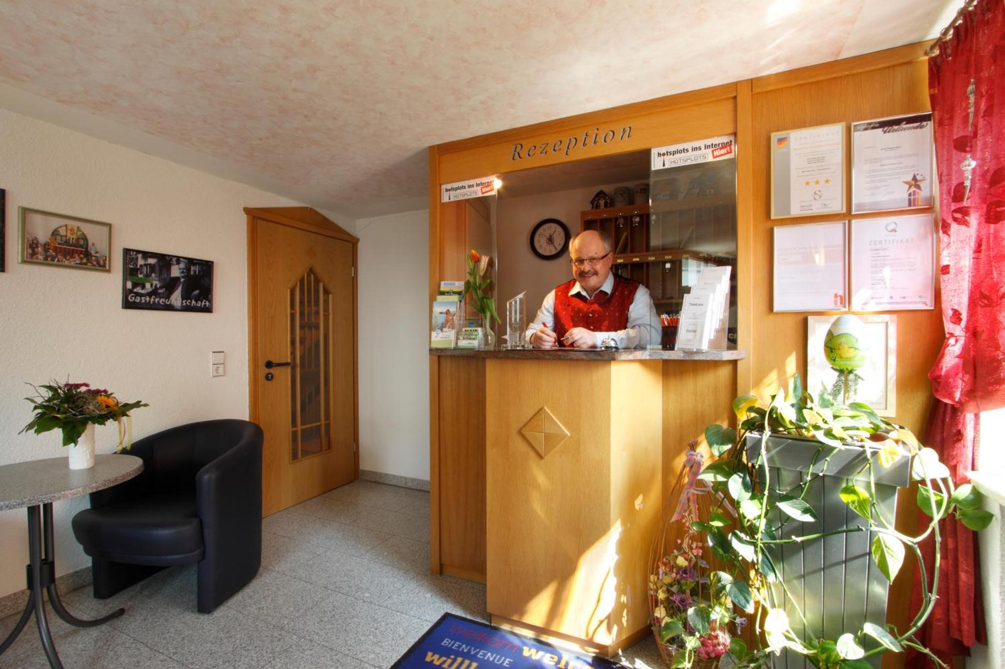 Hotel Pension Stern Бад Бухау Екстериор снимка