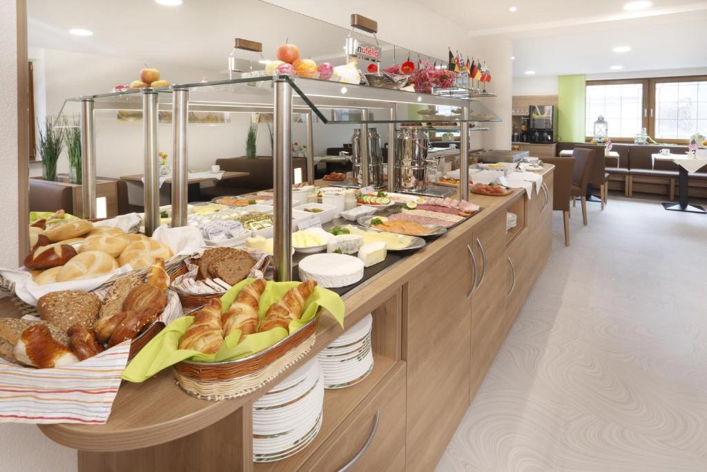 Hotel Pension Stern Бад Бухау Екстериор снимка